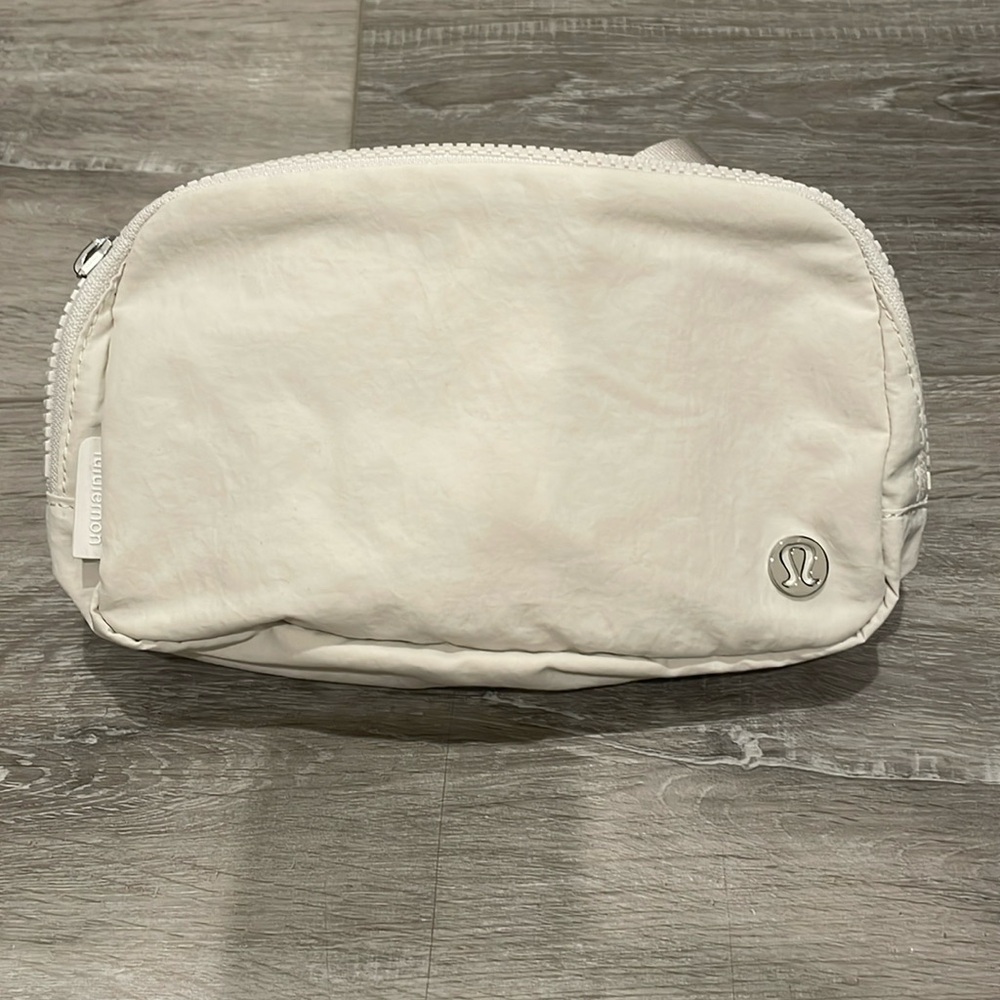 Lululemon Everywhere Belt Bag 1L